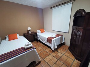 2 habitaciones, tabla de planchar con plancha, wifi y ropa de cama 