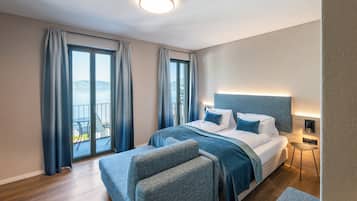 Zimmersafe, Schreibtisch, Verdunkelungsvorhänge, schallisolierte Zimmer