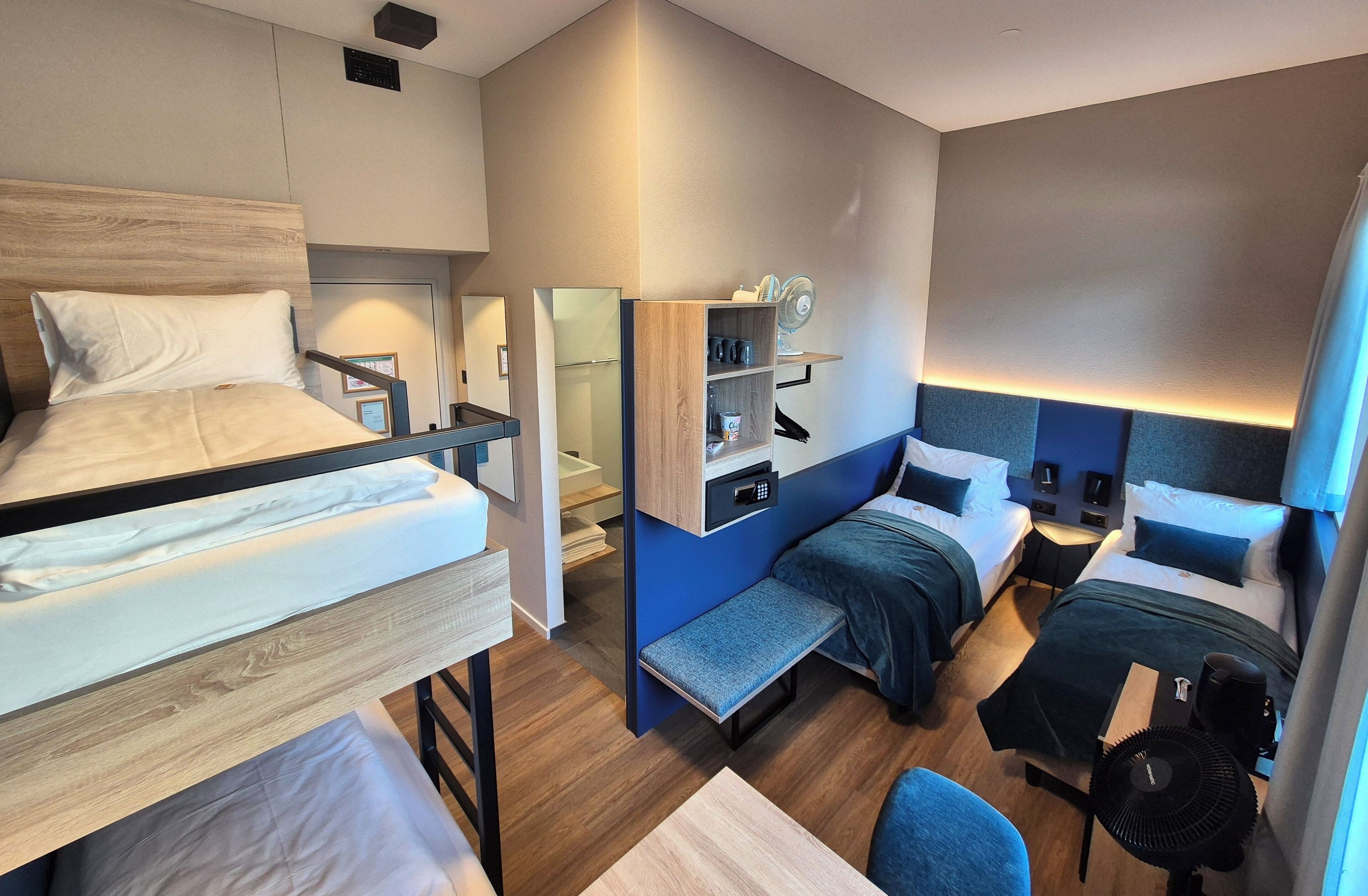 經濟四人房, 庭園景觀, 地面層 | 客房內保險箱、書桌、遮光布/窗簾、隔音