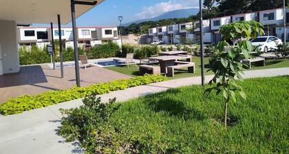 Mioss House, San Juan Opico.