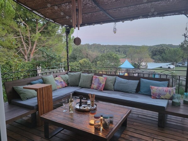 Outdoor dining - La Villa Verte, Private Pool (Montpezat)