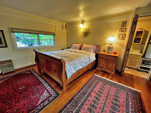 Room - Historic Maid's Quarters Cottage in Volcano Village (Volcano)