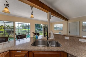 House | 2 bedrooms - Gogo House in Port Charlotte (Port Charlotte)