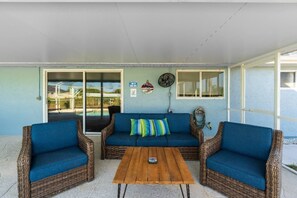 House - Canal Dreams 3 BR 2 BA Pool Home on the Canal (Port Charlotte)