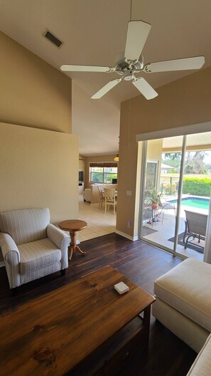 Room - Broadmoor House 3BR 2BA w Heated Pool Sleeps 6 (Rotonda West)