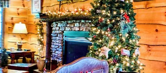 Charming 3 bedroom cabin in Shenandoah with hot tub, firepit and river access