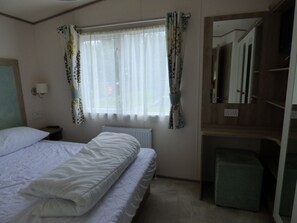 3 bedrooms, bed sheets