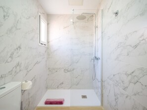 Shower, towels - Recien Reformado Apartamento EN Alisios (La Oliva)