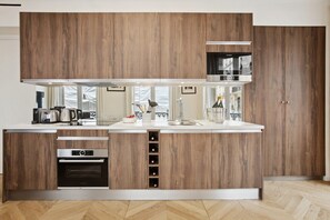 Refrigerador, microondas, horno y lavavajillas 