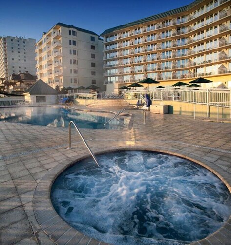 Daytona Bike Week, Royal Floridian-Beach Front 2-bedroom, 2 bath condo, sleeps 6