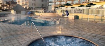 Daytona Bike Week, Royal Floridian-Beach Front 2-bedroom, 2 bath condo, sleeps 6