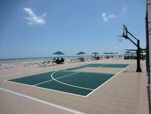 Sport court - Daytona Bike Week, Royal Floridian-Beach Front 2-bedroom, 2 bath condo, sleeps 6 (Ormond Beach)