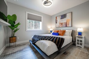 2 slaapkamers, een strijkplank/strijkijzer, reisbedje, gratis wifi