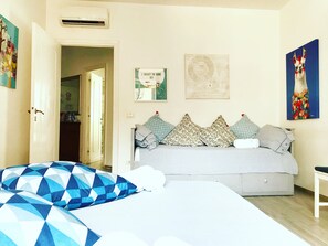 2 chambres, fer et planche à repasser, Wi-Fi, draps fournis