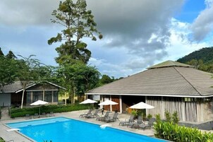 Kolam renang terbuka