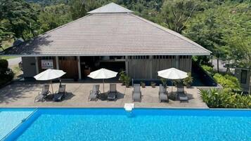 Kolam renang outdoor