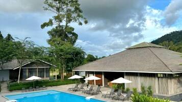 Kolam renang outdoor