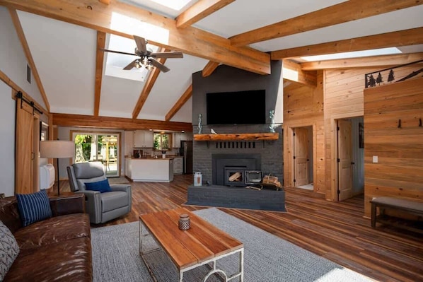 TV, fireplace, offices