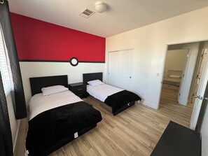 5 bedrooms, iron/ironing board, WiFi, bed sheets