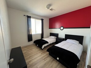 5 bedrooms, iron/ironing board, WiFi, bed sheets