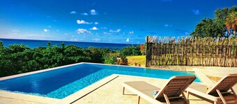 Splendid villa with private pool near the beach
