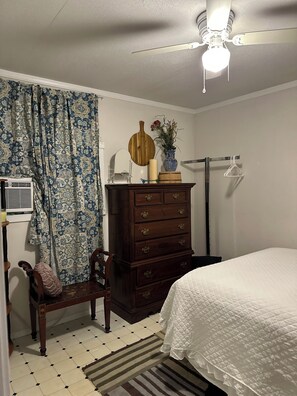 2 bedrooms, iron/ironing board, WiFi, bed sheets - Simple and cozy house in Snow Hill (Snow Hill)