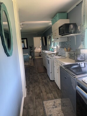 Unclassified image, 5 of 21, button - Simple and cozy house in Snow Hill (Snow Hill)