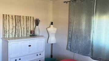 2 chambres, fer et planche à repasser, Wi-Fi, draps fournis