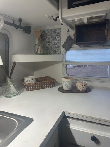 Cozy RV in Snow Hill  please enjoy a peaceful relaxing day.