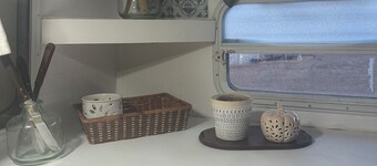 Cozy RV in Snow Hill  please enjoy a peaceful relaxing day.