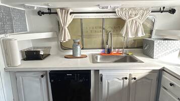 Frigorífic, microones, forn i placa de cuina