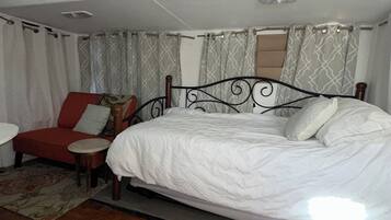 2 bedrooms, iron/ironing board, travel cot, free WiFi