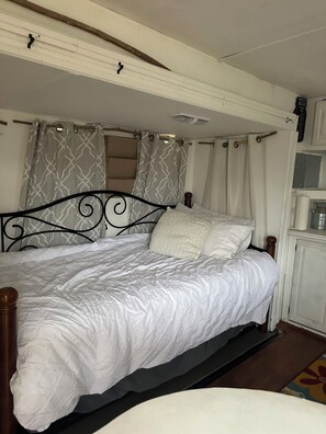 2 室のベッドルーム、アイロン / アイロン台、旅行用ベビーベッド、WiFi (無料)