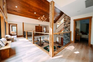 5 bedrooms, desk, iron/ironing board, free WiFi