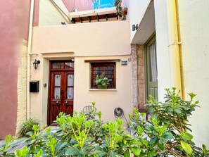Exterior detail - Cozy maisonette hidden in Old Town Chania: MarielpiCorner (Chania)