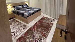 3 bedrooms, iron/ironing board, free WiFi, bed sheets - "Spacious 3-BR Apt Near AUC, SODIC & Key New Cairo Attractions" (Cairo)