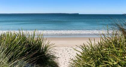 Sputnik Beach House - Belle Escapes Jervis Bay