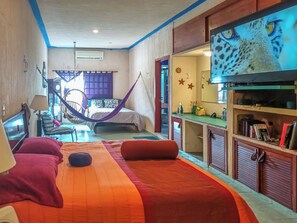 Casa familiar, patio | 3 habitaciones, tabla de planchar con plancha y wifi gratis 