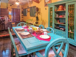 Casa familiar, patio | Comedor