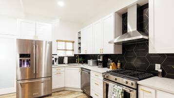 冰箱、微波炉、烤箱、炉灶