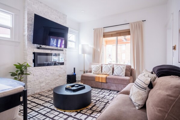 Smart TV, fireplace, books, stereo