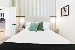 5 bedrooms, desk, iron/ironing board, travel cot