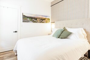 5 bedrooms, desk, iron/ironing board, travel cot