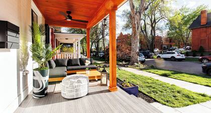 Newly Remodeled Downtown Loft – Free Parking, 5 Bds, Fully Stocked