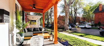 Newly Remodeled Downtown Loft – Free Parking, 5 Bds, Fully Stocked