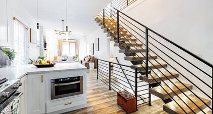 Newly Remodeled Downtown Loft – Free Parking, 5 Bds, Fully Stocked