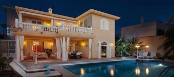 Bayside Concha House Beachfront Oasis With Heated Pool