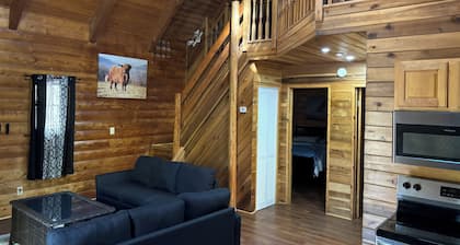 {CABIN #2 of 4}"THE COMFORT ZONE" PET FRIENDLY 5 STAR CABIN