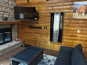 Smart TV, fireplace, stereo -  {CABIN #2 of 4}"THE COMFORT ZONE" PET FRIENDLY 5 STAR CABIN (scarbro)