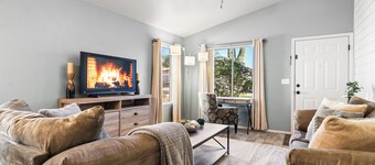 Serene Vacation Home - Trails, Golf & Dining!